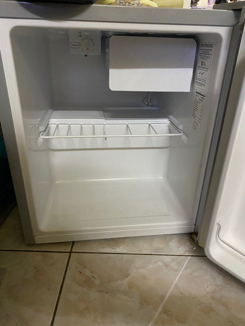 Kelvinator Mini fridge, TV & Home Appliances, Kitchen Appliances
