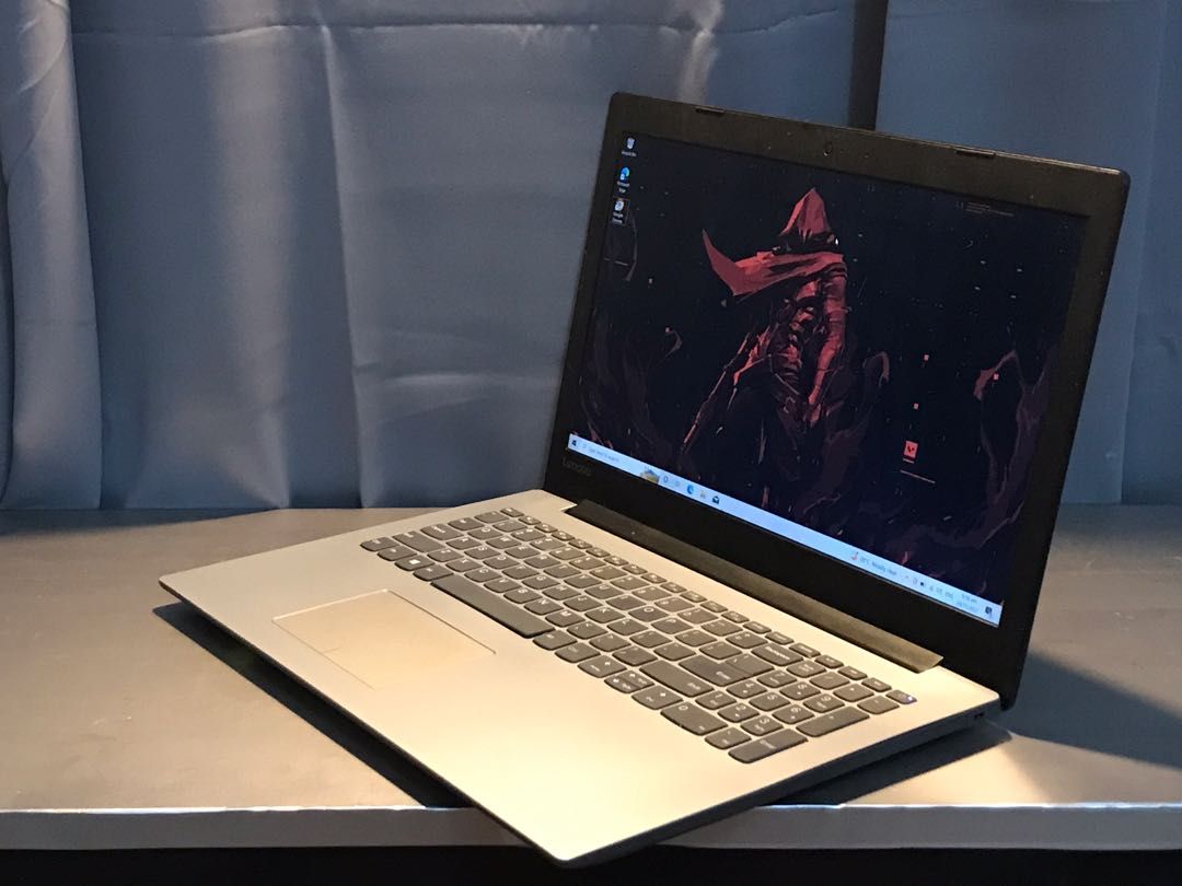 LENOVO IDEAPAD 81DE i7 8thgen 8Gb Ram 128 ssd 2Gb AMD Radeon (TM) 530