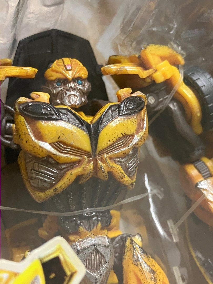 Transformers TLK Bumblebee Premier Edition Battle Damaged Deluxe