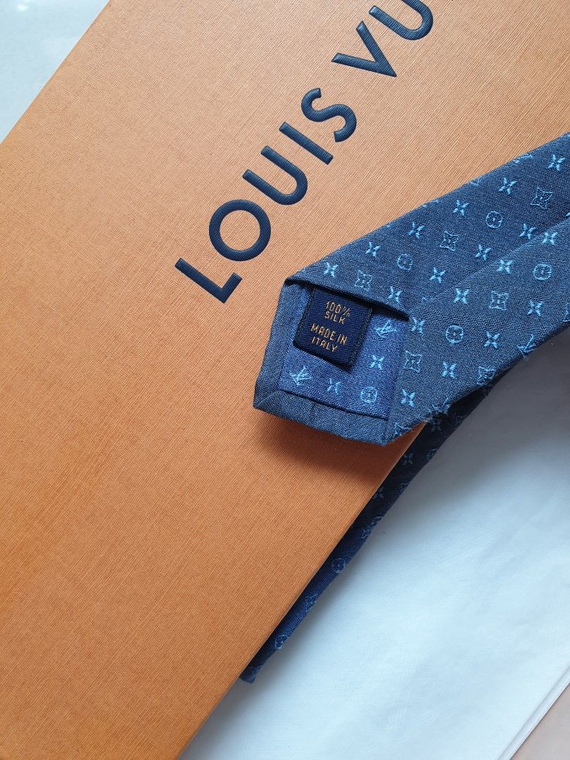 LOUIS VUITTON Tie Monogram blue Logo LV on Silk 100% Authentic