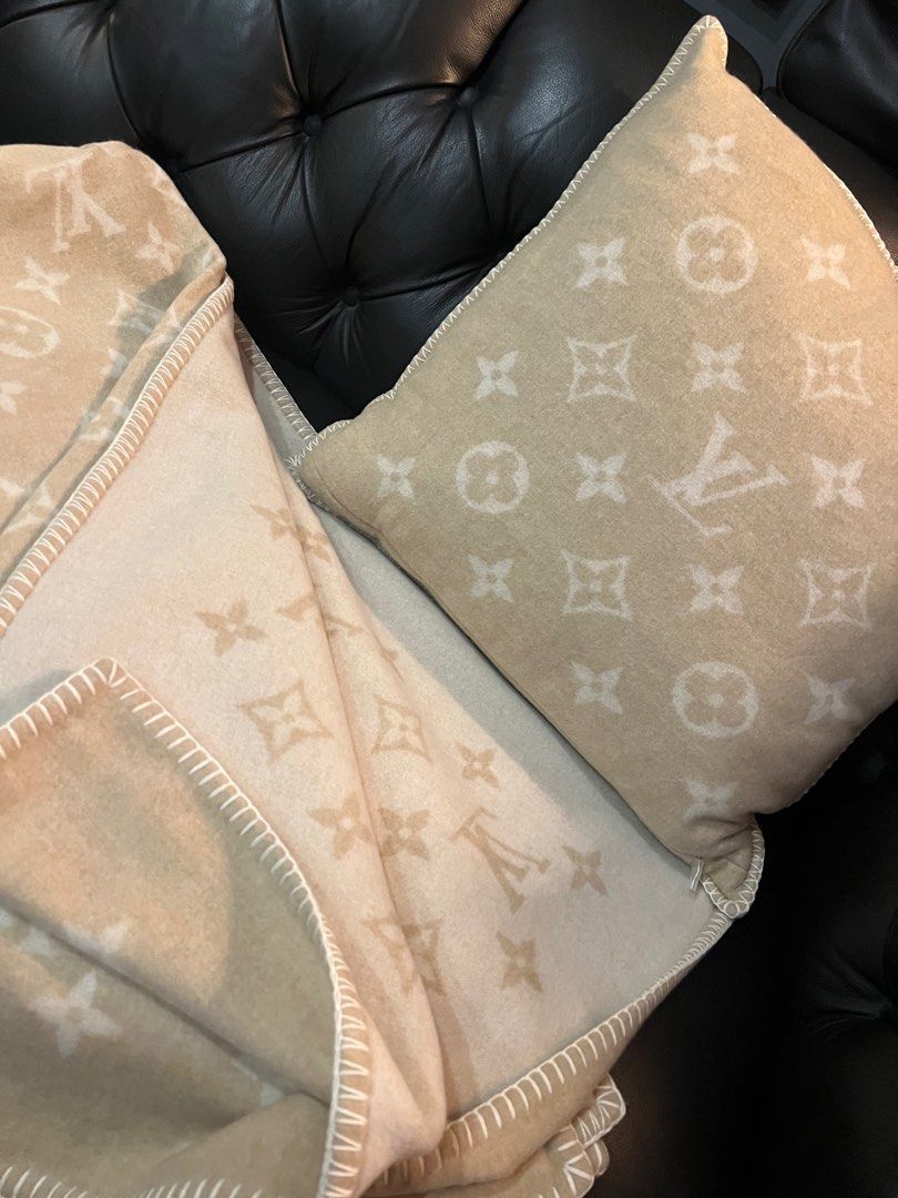 Louis Vuitton Cashmere Travel Blanket LV NEO 180cm, Furniture & Home  Living, Bedding & Towels on Carousell