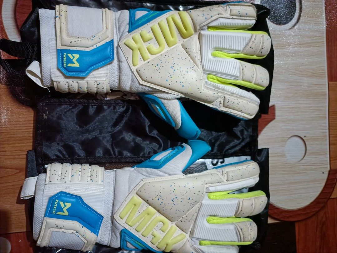 Mgk goalkeeper glove saiz 9 Men s Fashion Watches Accessories
