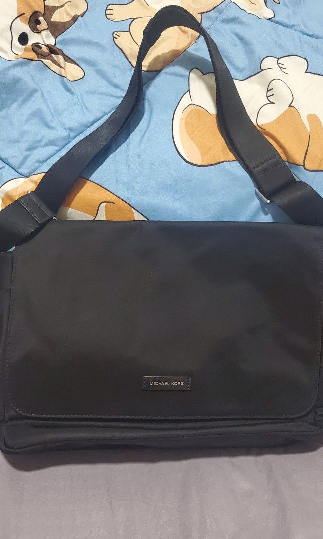 Michael kors messenger bag, Women's Fashion, Bags & Wallets, Cross-body Bags  on Carousell