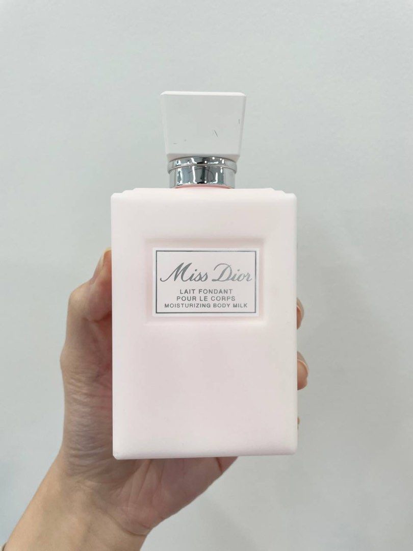 Miss dior store moisturizing body milk