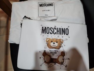 Moschino pouch clutch discount bag