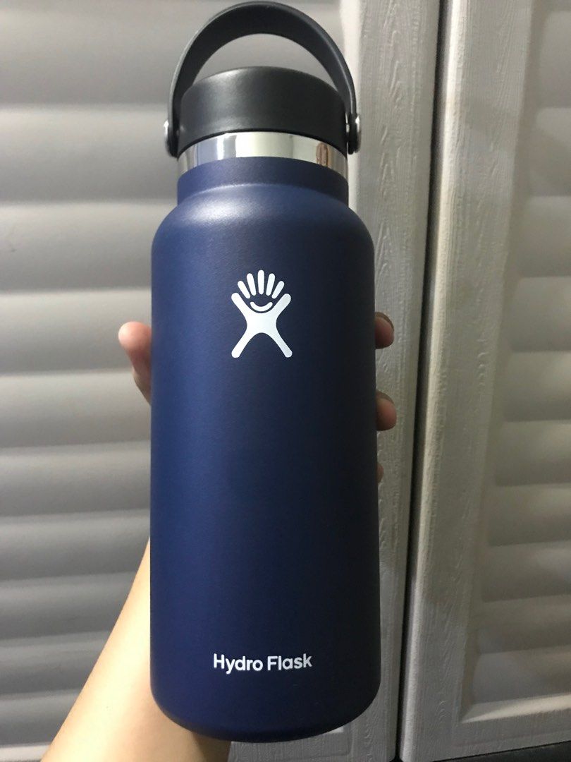 Navy blue hydroflask 32oz, Furniture & Home Living, Kitchenware