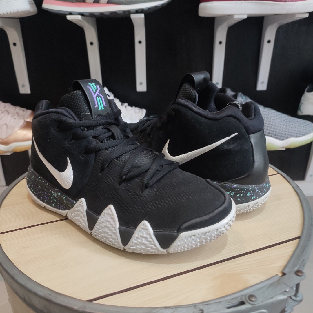 Nike kyrie, Fesyen Wanita, Sepatu di Carousell