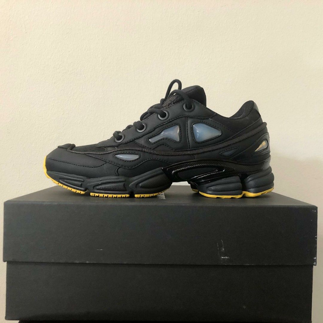 Ozweego raf simons black hotsell
