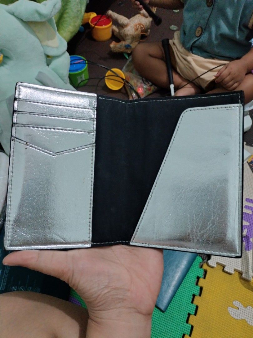 Passport Cover Victoria's Secret, Fesyen Wanita, Tas & Dompet di Carousell