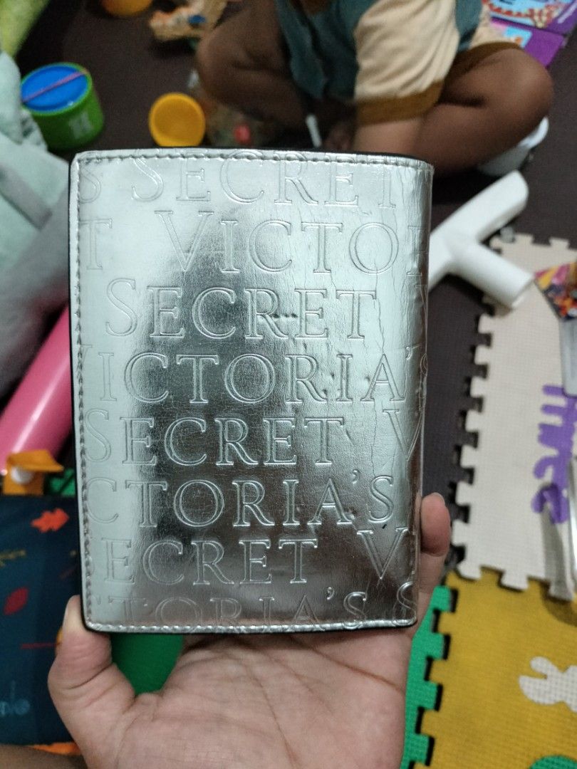 Passport Cover Victoria's Secret, Fesyen Wanita, Tas & Dompet di Carousell