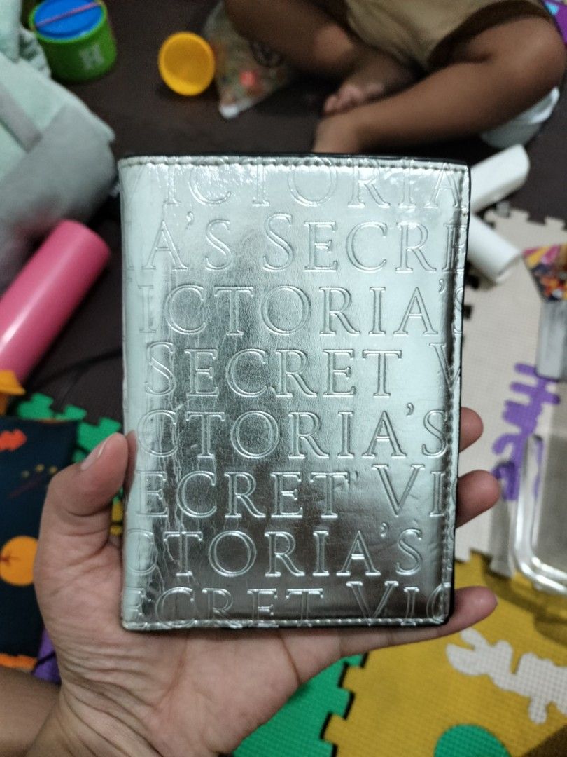 Passport Cover Victoria's Secret, Fesyen Wanita, Tas & Dompet di Carousell