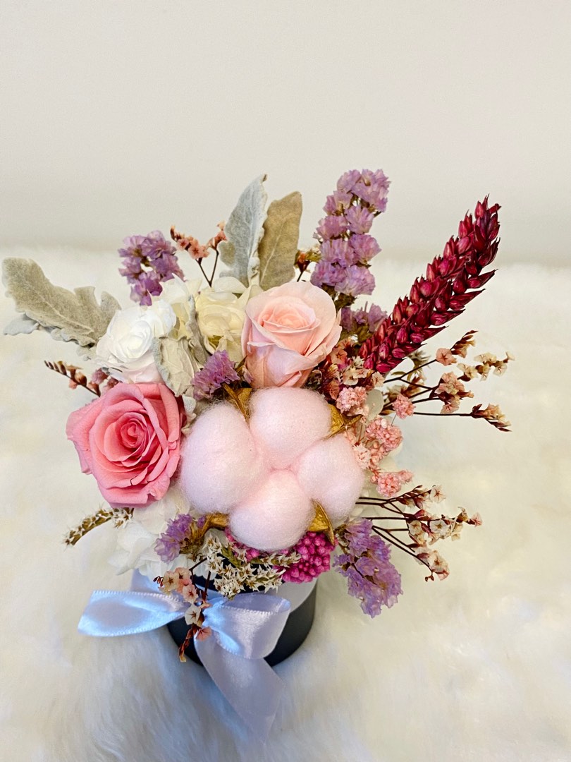 Preserved Flowers Bloom Box, Hobbies & Toys, Stationery & Craft