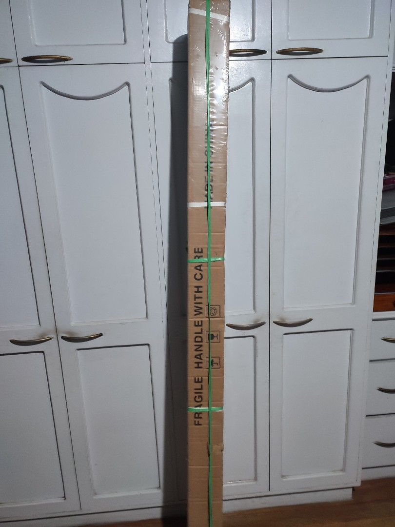 Projector Scrreen (Category: Office Furniture & Fixtures) located in Quezon City. Submitted by PaidTY (Listing ID 1199089570, Image 3). Description: .