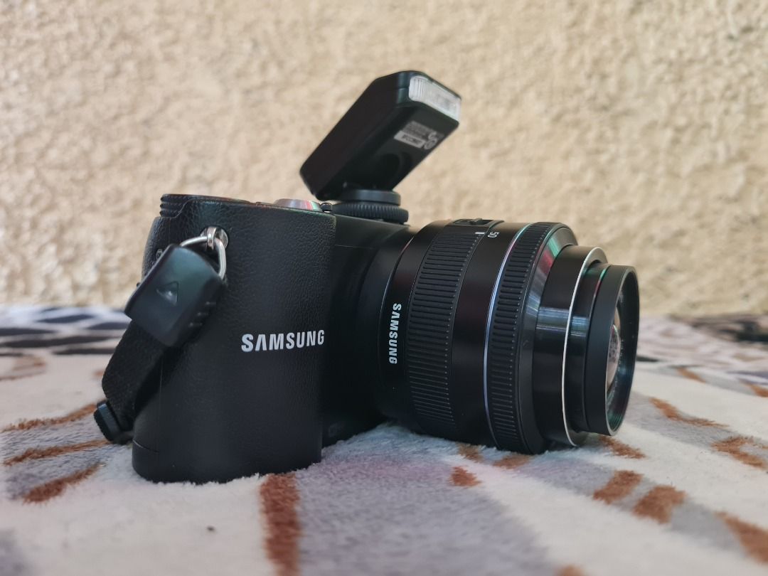 Samsung Nx1000 Mirrorless Camera with External Flash and 2050mm II