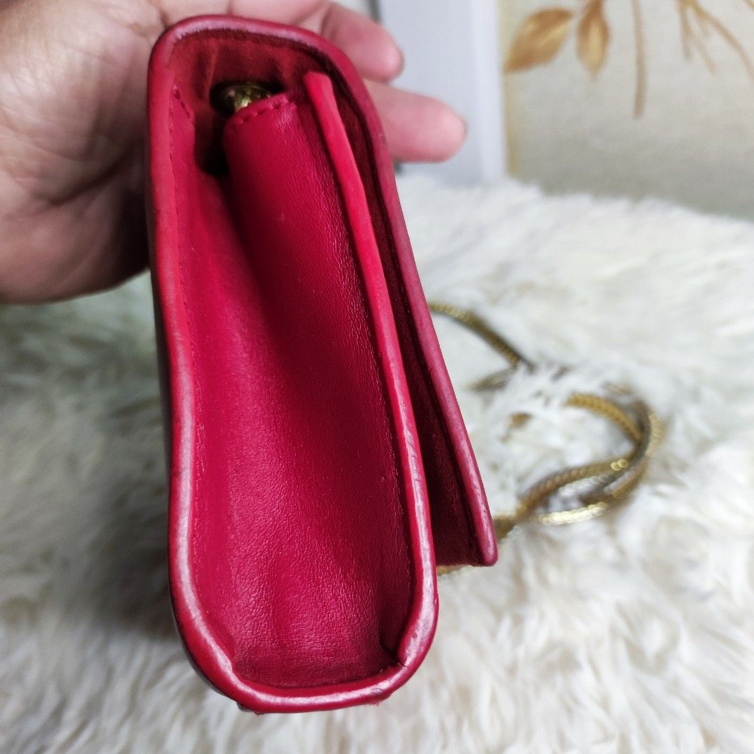 Saint Laurent Kate Bag👛 (Category: Luxury Bags & Wallets) located in Santa Rosa. Submitted by yerbua103 (Listing ID 1199204560, Image 3). Description: 👛This Saint Laurent Small classic Monogram in bloody Red hue is the key to any elegant ensemble. this leather body of this preloved bag is contrasted by glossy gold-tone hardware. Double the intricate chain-link strap to carry this preloved handbag on-shoulder, or single the strap to carry cross-
