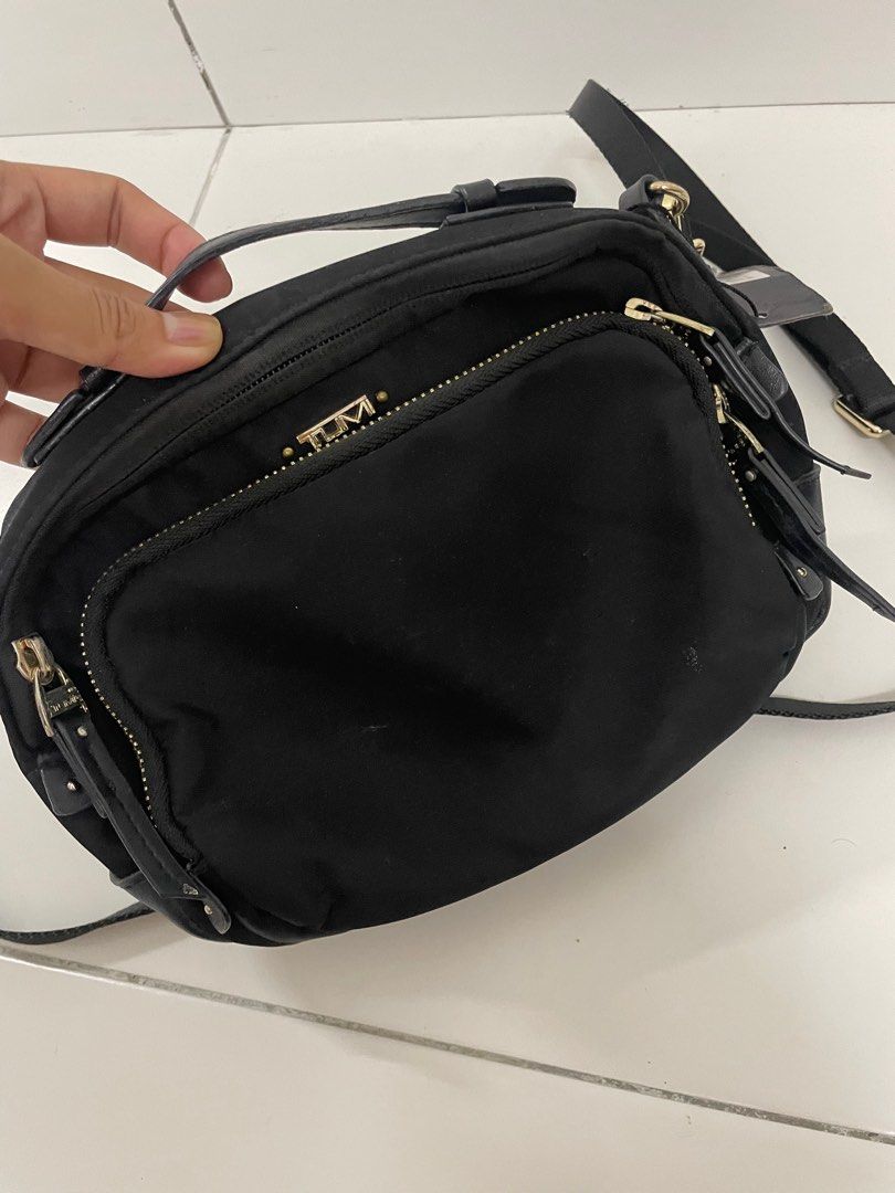 Tumi women sling bag x ori black colour Women s Fashion Bags