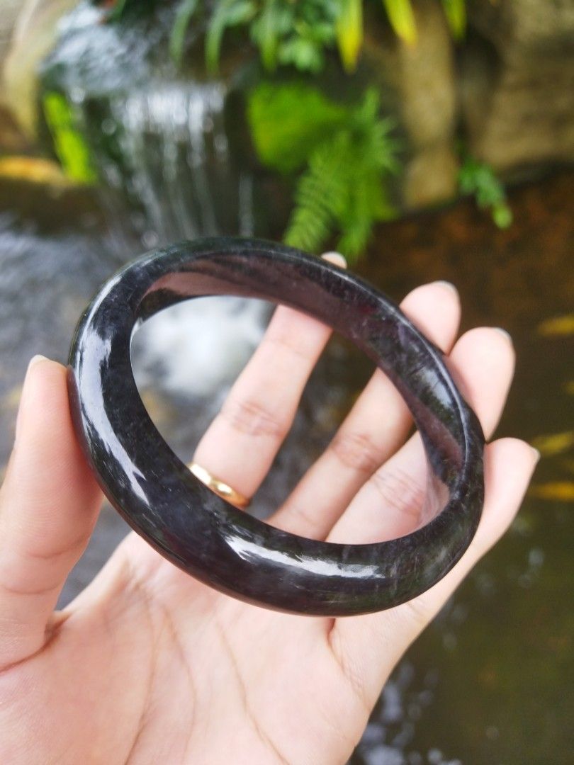 Type A Full Black Jadeite Jade bangle size 61mm mm, Women's Fashion