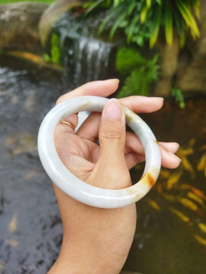 White jadeite bangle top