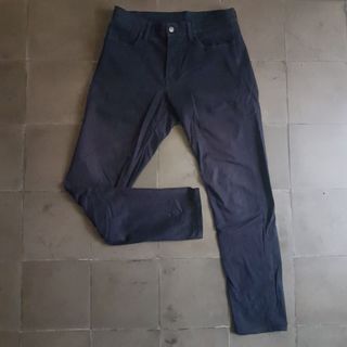UNIQLO - EZY Skinny Fit Jeans - Navy / Celana Panjang Biru Navy