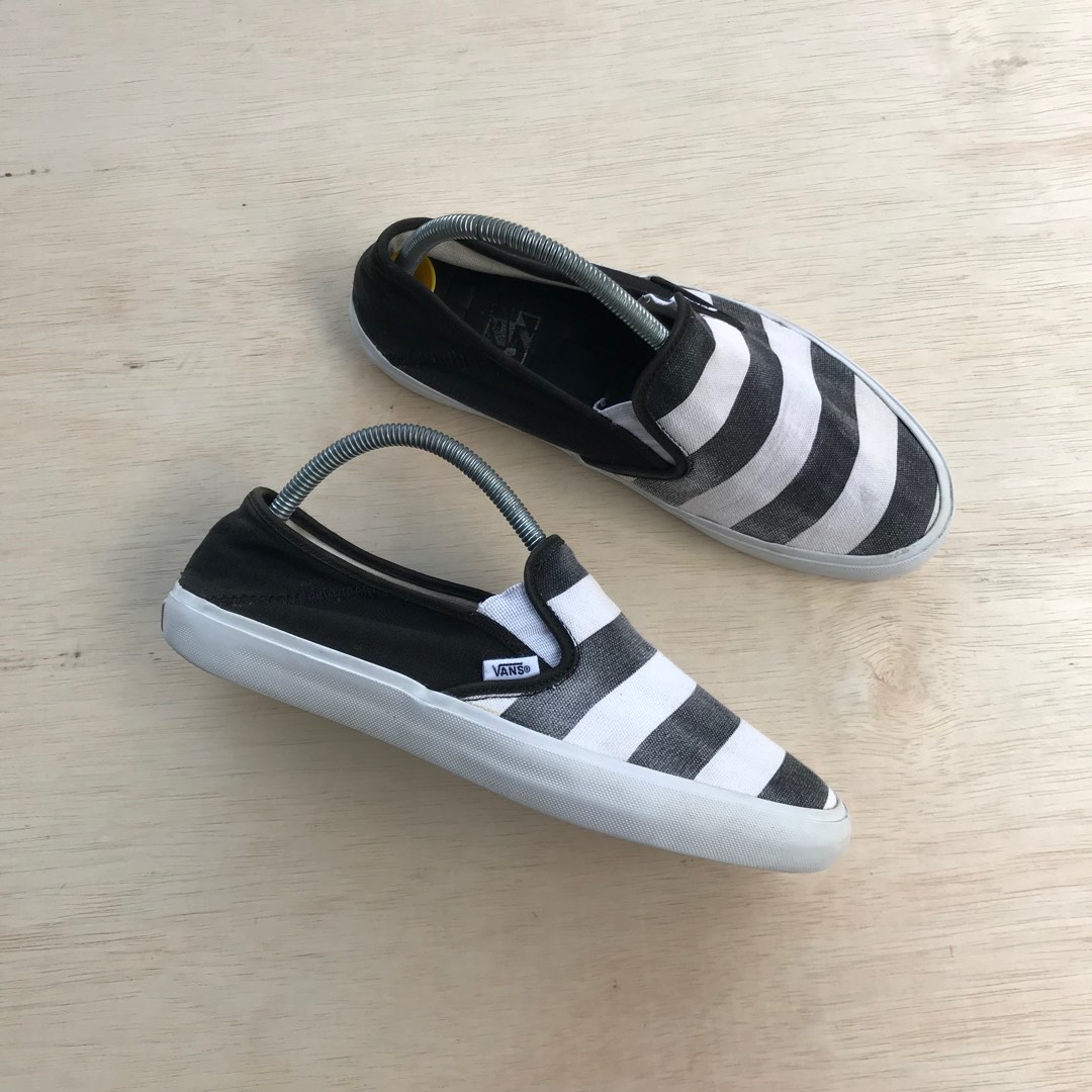 Vans () Slip-0n SF Stripes Ultra Cush Black White, Men's Fashion,  Footwear, Sneakers on Carousell