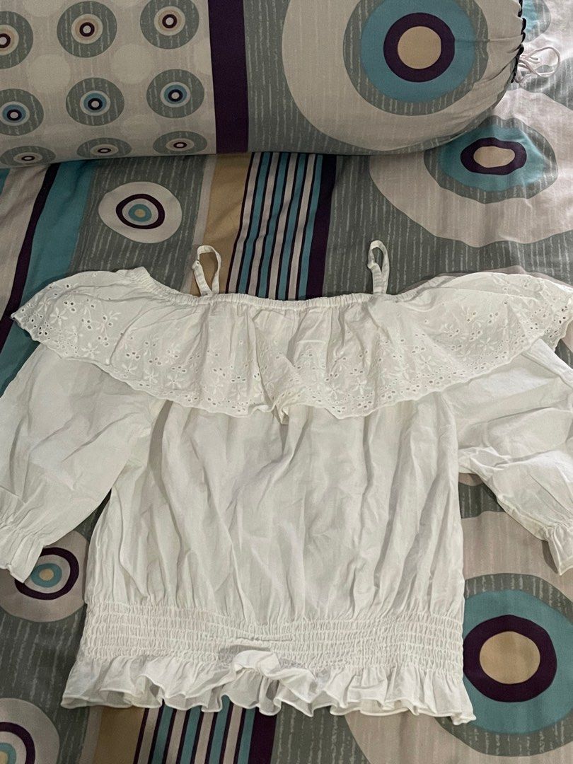 White Sabrina Top (2), Fesyen Wanita, Pakaian Wanita, Atasan di Carousell