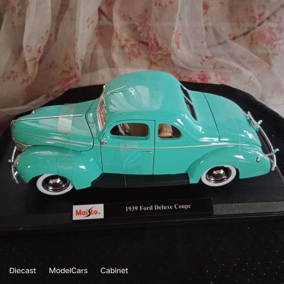 Collectible diecast shop toys