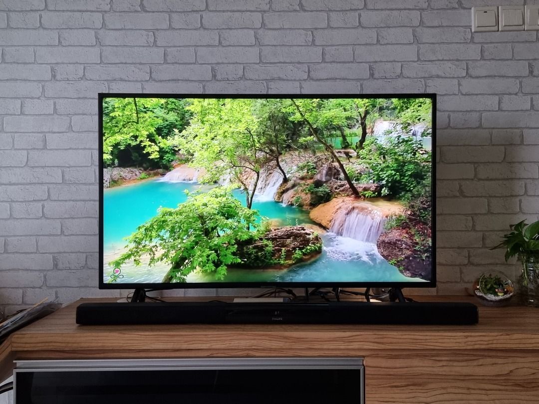 43" SAMSUNG 4K Smart UHD TV UA43RU7100K, TV & Home Appliances, TV