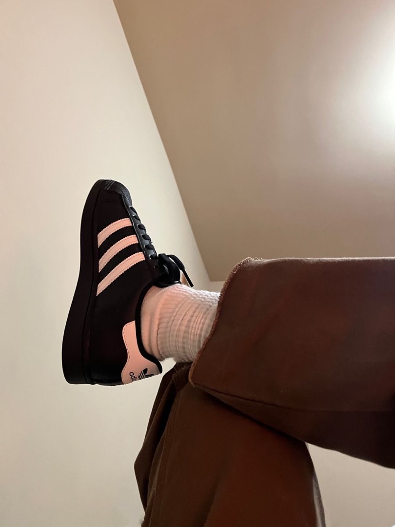 Black and white shop adidas superstar tumblr
