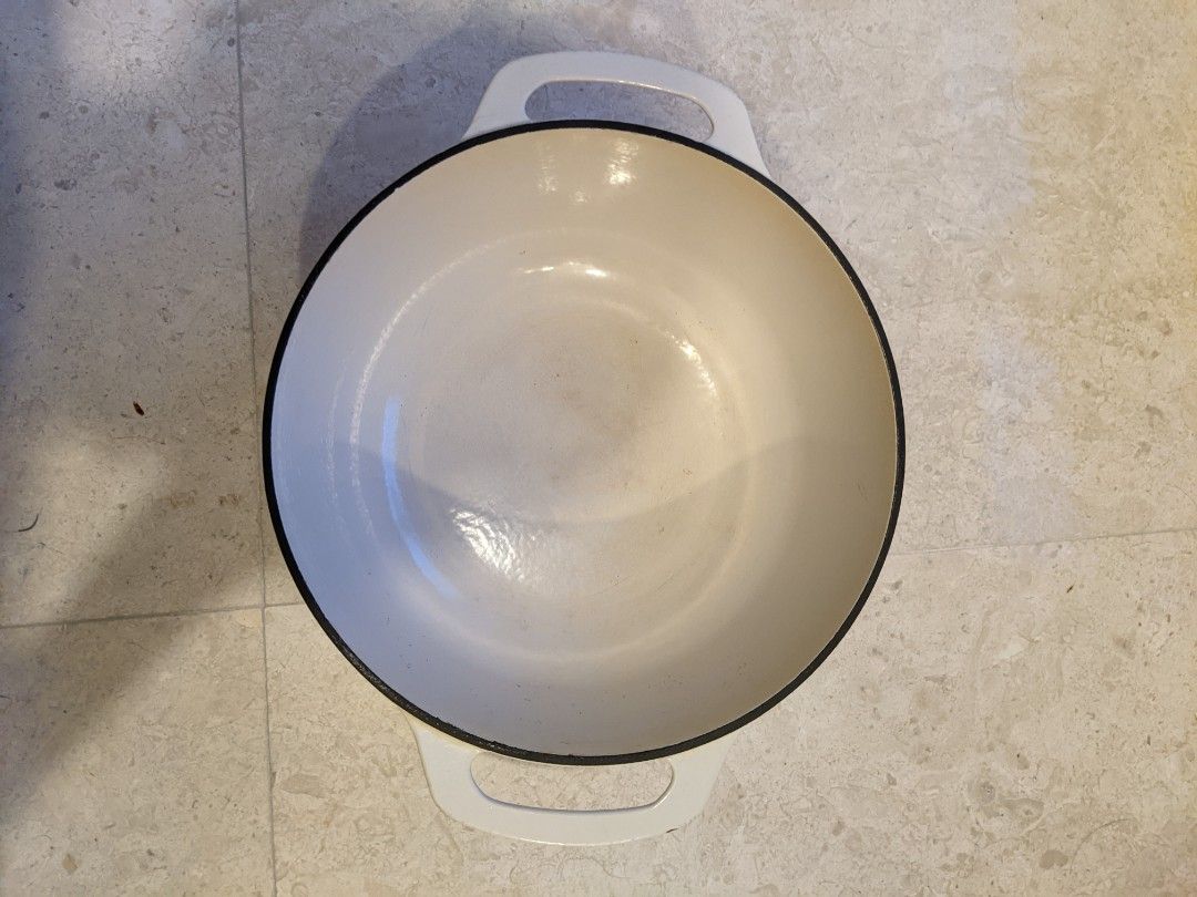 Amazon cast iron pot, 家庭電器, 廚房電器, 其他廚具 Carousell