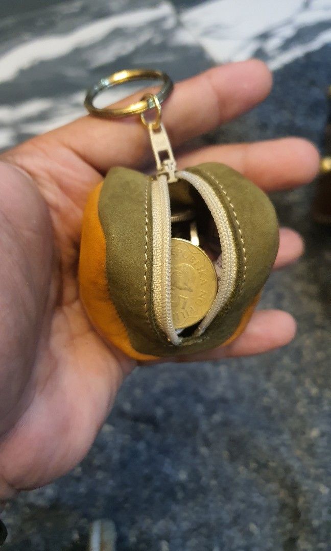 Authentic renoma keychain coin purse rare (Category: Luxury Bags & Wallets) located in Cavite. Submitted by ohmie23 (Listing ID 1199404872, Image 3). Description: Authentic renoma keychain coin purse rare.
