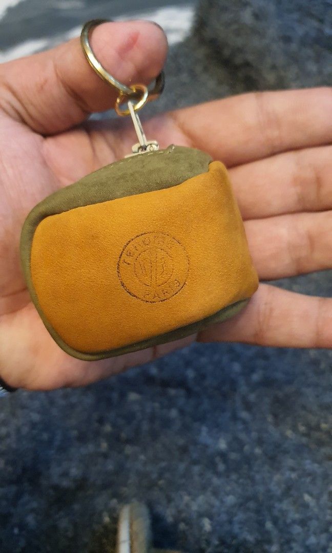 Authentic renoma keychain coin purse rare (Category: Luxury Bags & Wallets) located in Cavite. Submitted by ohmie23 (Listing ID 1199404872, Image 1). Description: Authentic renoma keychain coin purse rare.