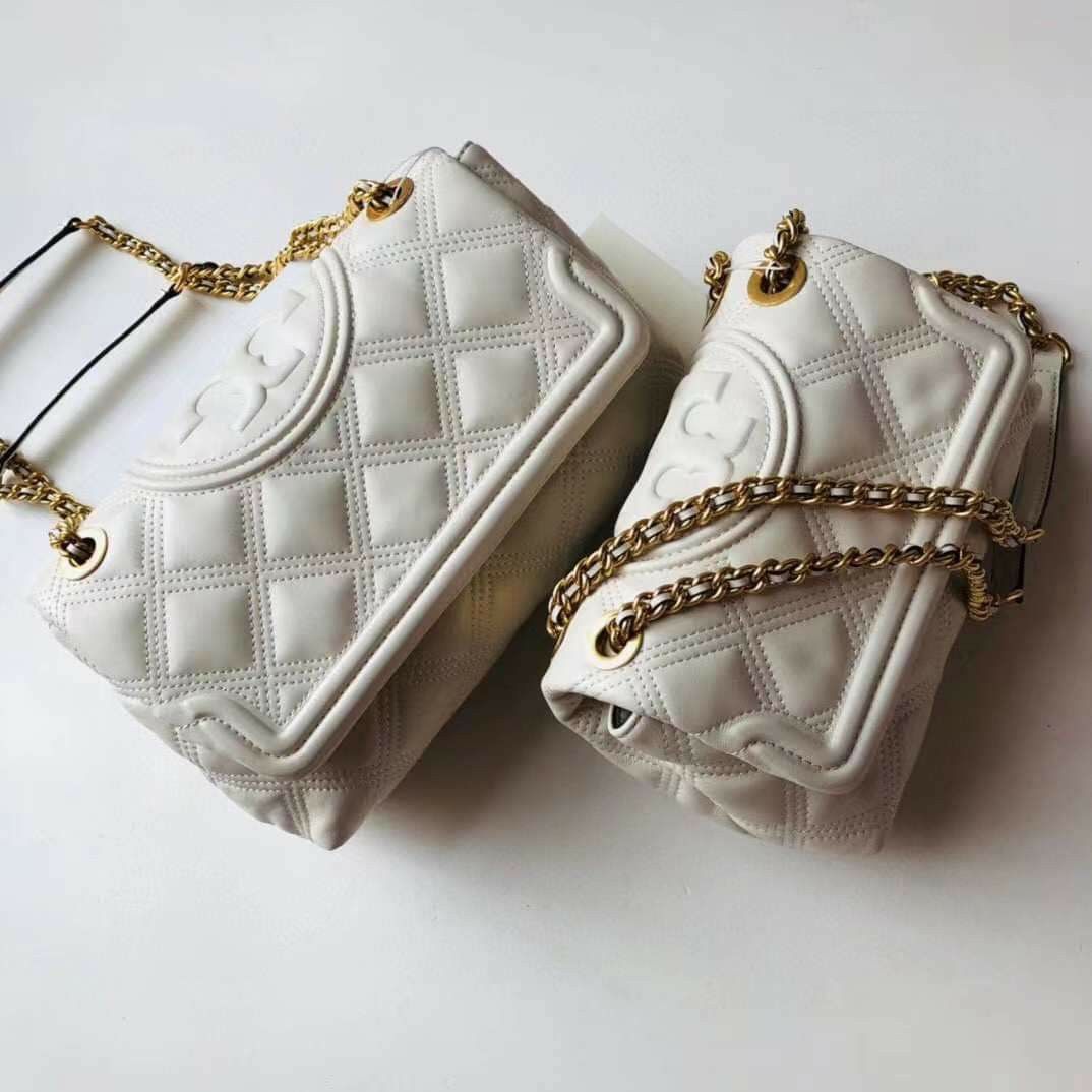 Authentic Tory Burch Fleming soft leather bag (Category: Luxury Bags & Wallets) located in Santa Cruz. Submitted by janelovebagswatchesshoesph (Listing ID 1199344399, Image 3). Description: Authentic Tory Burch Fleming soft leather bag size: small : 25 x 18cm p5600 Medium : 27 x 20cm p5800 with tag, dust bag and paper bag 100% Authentic.
