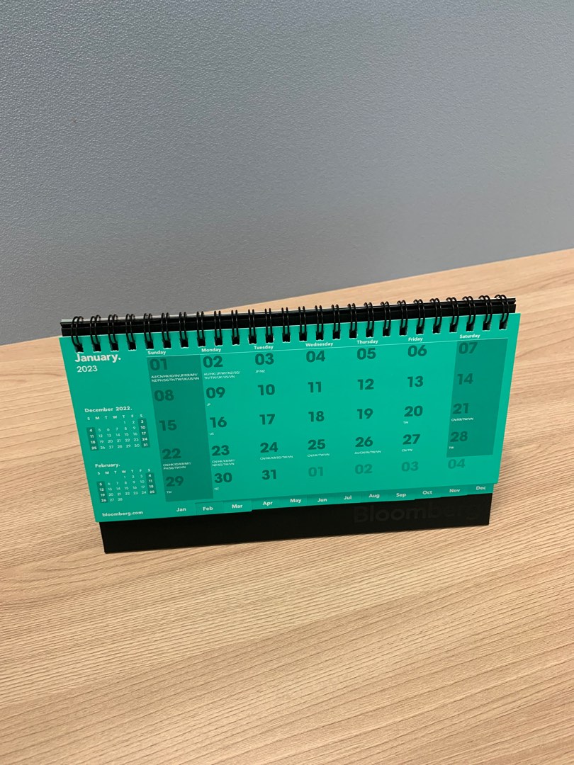 Bloomberg 2023 desktop calendar, Hobbies & Toys, Stationery & Craft