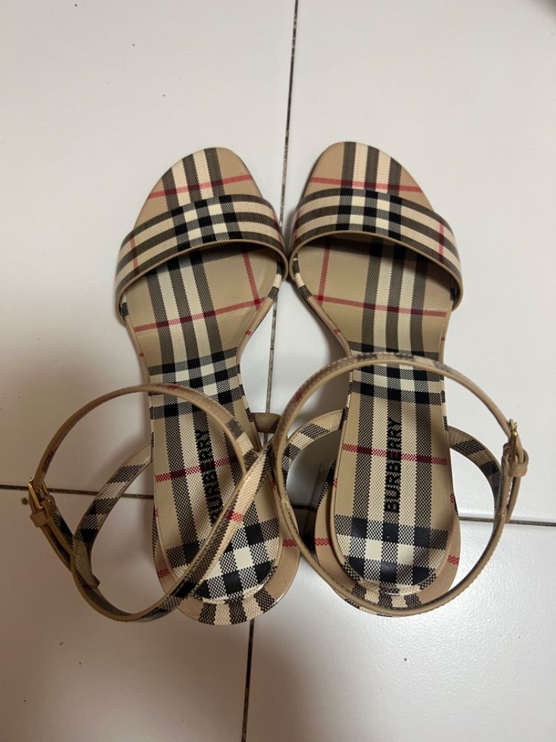 Burberry jelly hotsell sandals