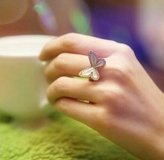 Butterfly Mother of Pearl Diamonds 18k Ring