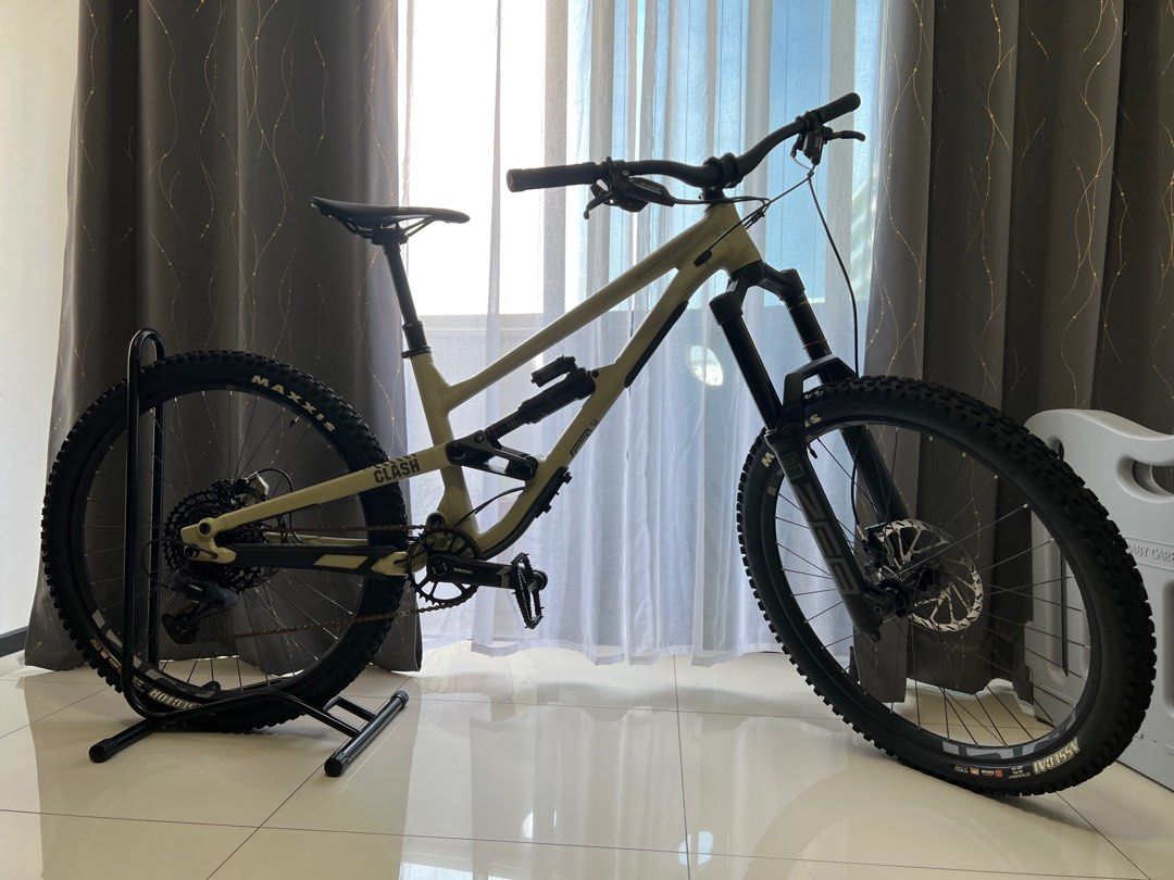 Commencal Clash Ride Sand 2021 including brand new SRAM Code RSC Hydraulic Disc Brake