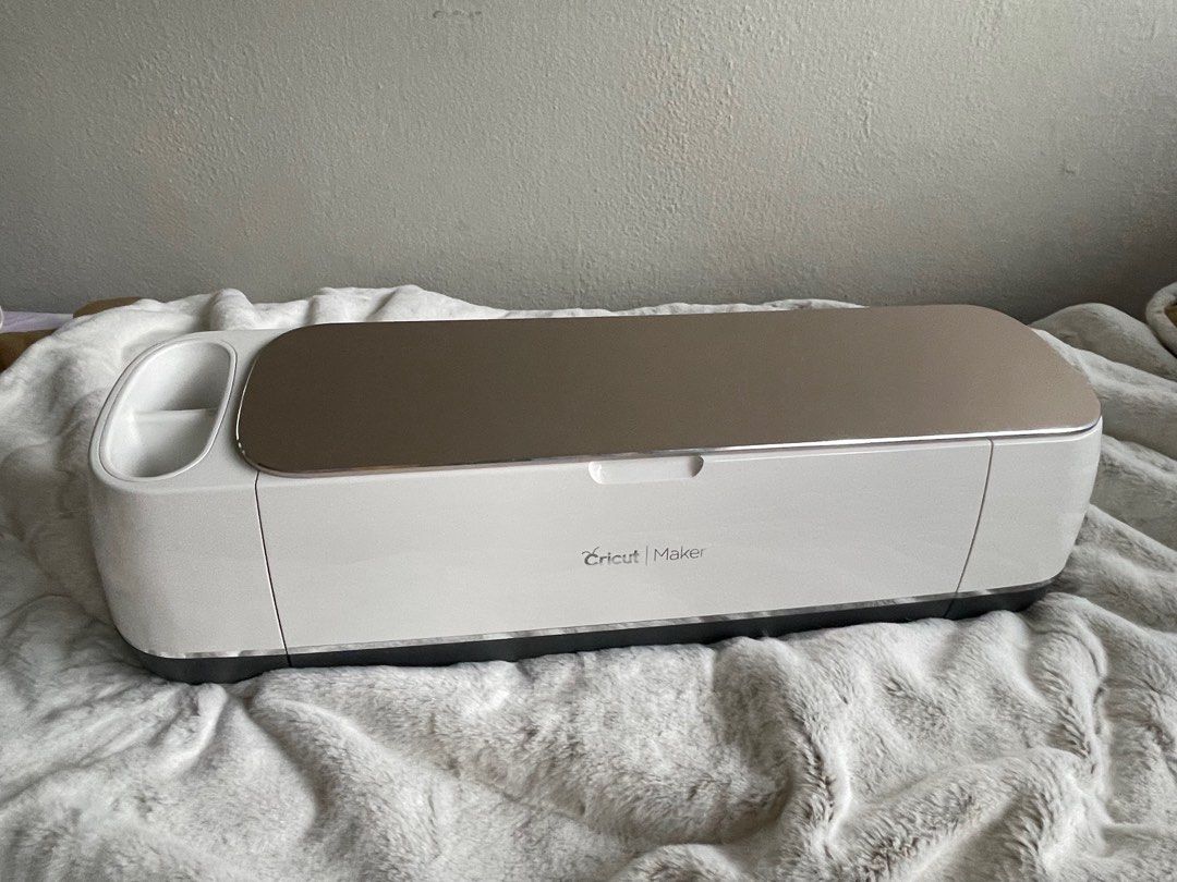 Cricut Maker Champagne (bundle, complete set), Hobbies & Toys