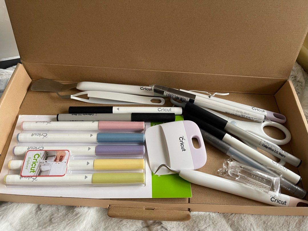 Cricut Maker Champagne (bundle, complete set), Hobbies & Toys