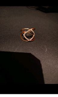 gold and diamond ring. Size 7.