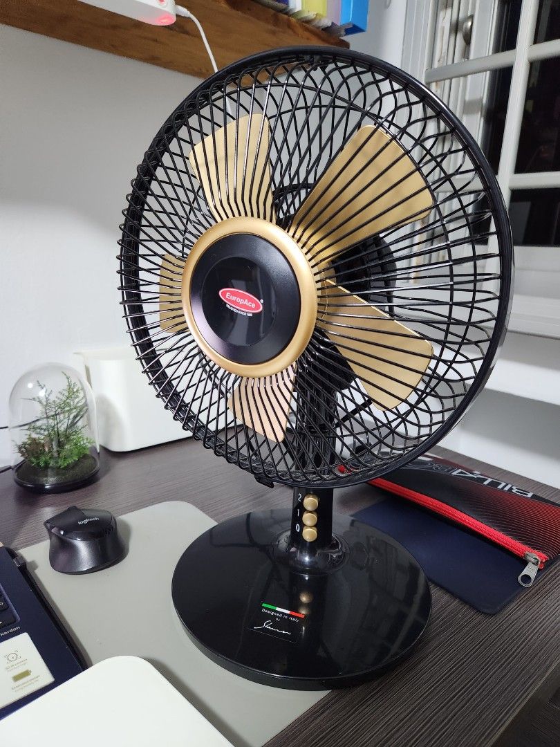 Slim table fan outlet