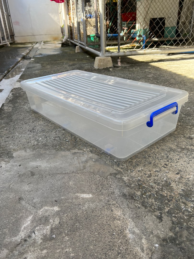 Flat plastic outlet storage containers