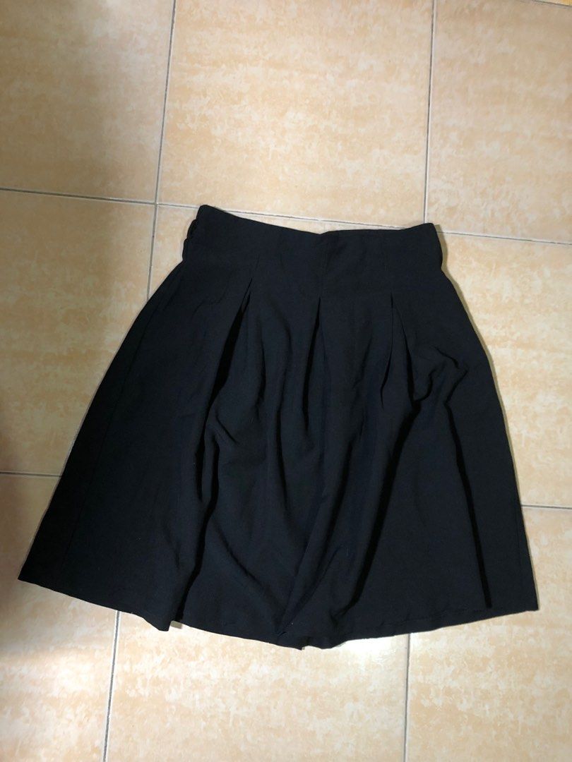 Forever 21 black pleated midi skirt Women s Fashion Bottoms