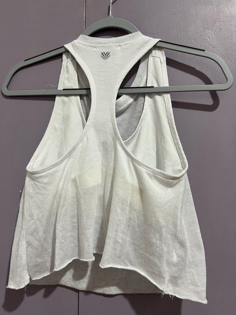 Forever 21 White Sando with Tube (Category: Activewear) located in Paranaque City. Submitted by panchobees (Listing ID 1199378018, Image 3). Description: - the fabric is super nipis but soft - perfect for working out - you’ll feel very presko once u wear it ‼️ all prices are negotiable don’t hesitate to make an offer ‼️.