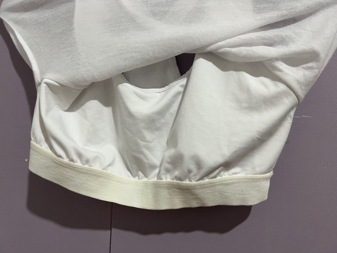 Forever 21 White Sando with Tube (Category: Activewear) located in Paranaque City. Submitted by panchobees (Listing ID 1199378018, Image 2). Description: - the fabric is super nipis but soft - perfect for working out - you’ll feel very presko once u wear it ‼️ all prices are negotiable don’t hesitate to make an offer ‼️.