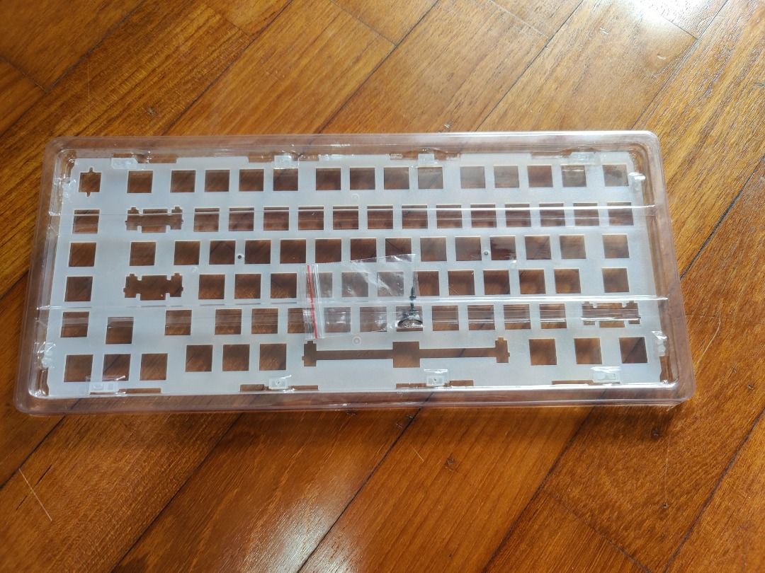 GMMK Pro 75 Barebones Kit + Polycarbonate (PC) Plate, Computers & Tech