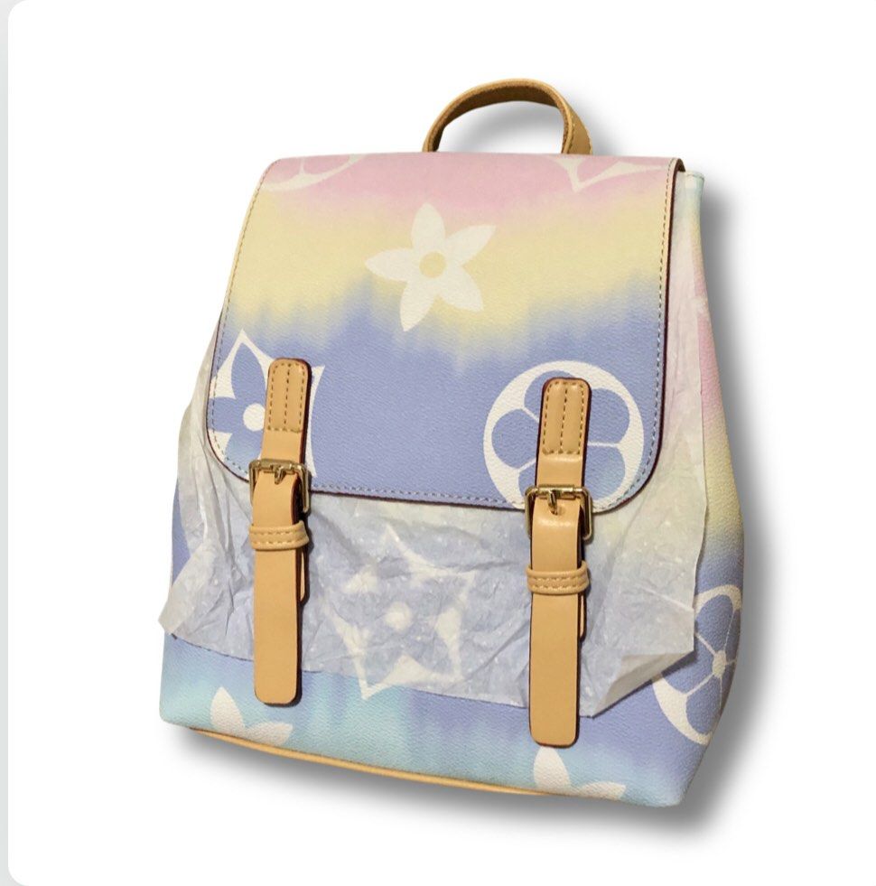 HowRU backpack, Women's Fashion, Bags & Wallets, Backpacks on Carousell