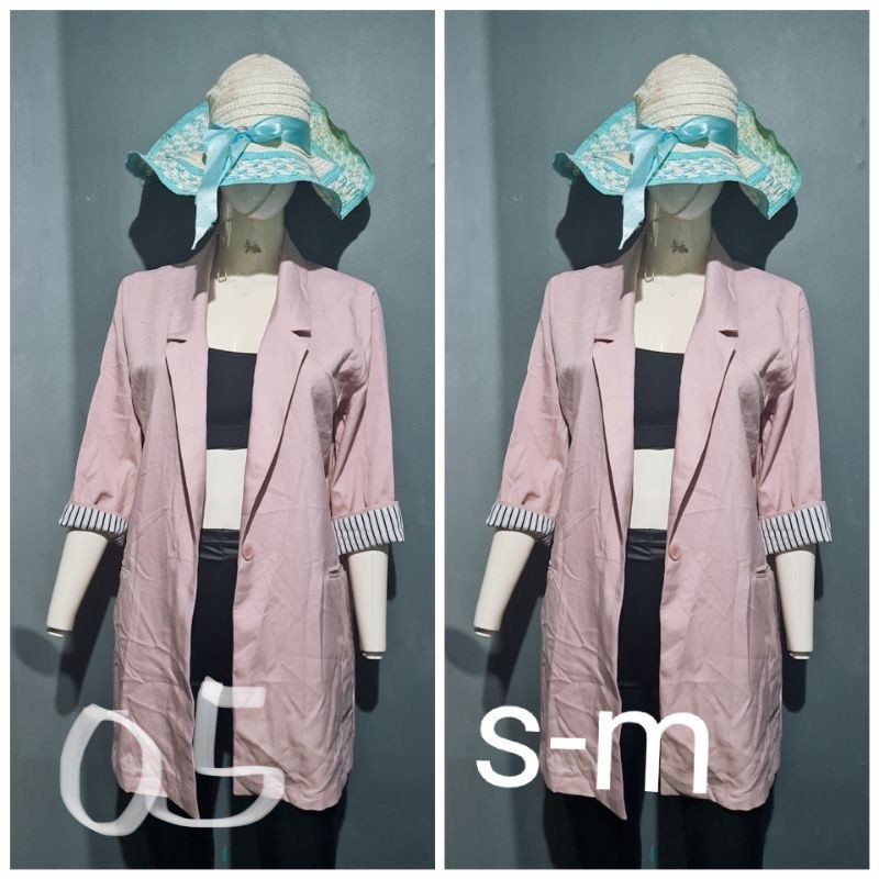 Korean Fashion Blazer (Category: Coats, Jackets and Outerwear) located in Pasay City. Submitted by fierceturtle.b09f7b (Listing ID 1199417677, Image 2). Description: Korean Pre-loved Ukay Blazer. Manage your expectations since it’s okay po. .