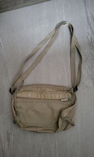 （分類：）位於 。 由 maggieng317 提交（商品編號 1199237997，圖片 1）。簡介： 。