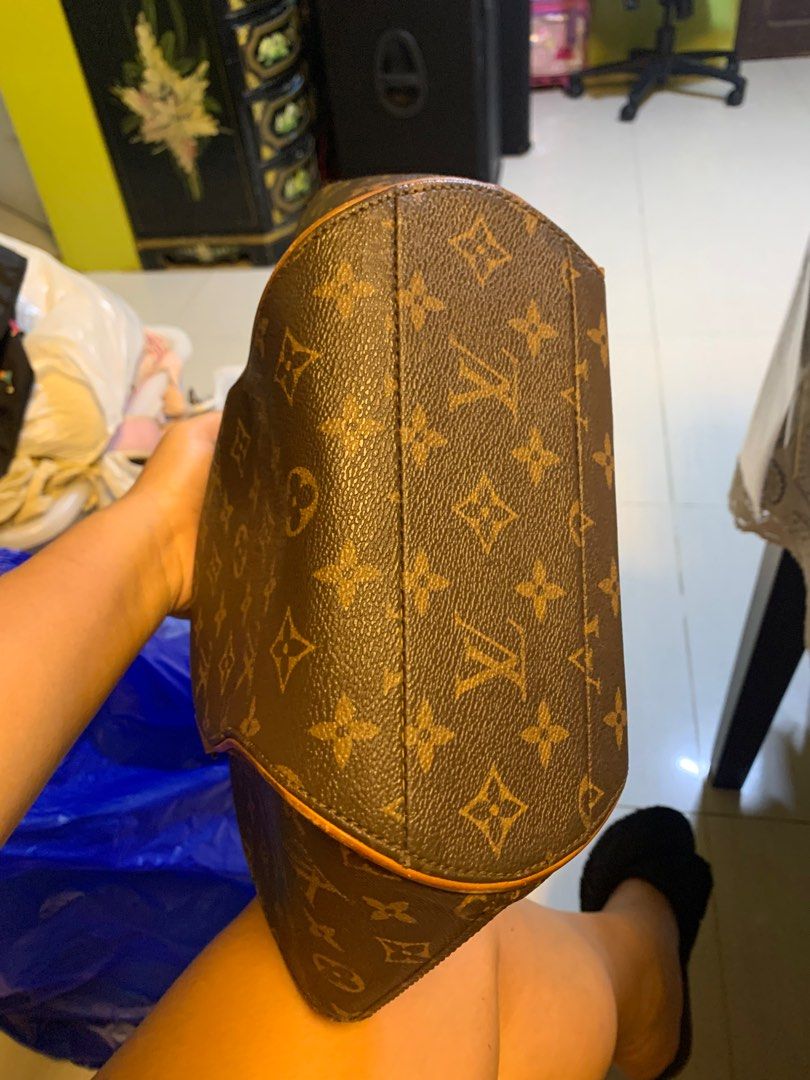 Lv (Category: Luxury Bags & Wallets) located in Liloan. Submitted by jinalyns (Listing ID 1199400189, Image 3). Description: Lv, good condition.