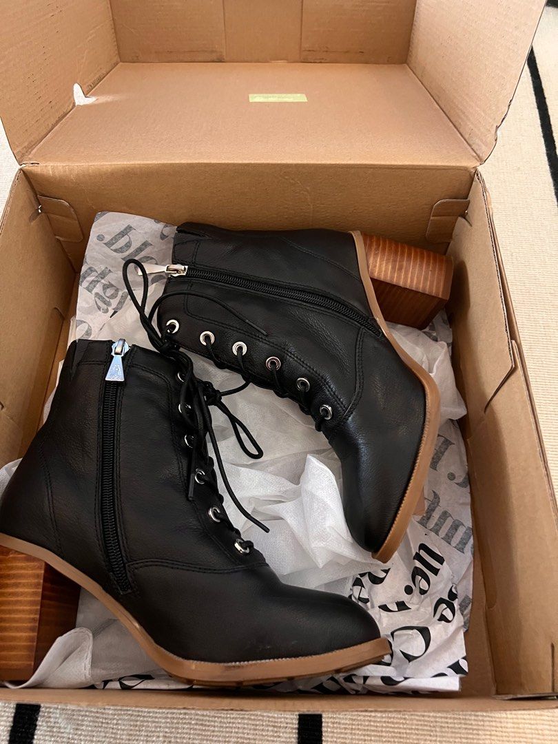 New Genuine Leather Lace up Boots Hush puppies